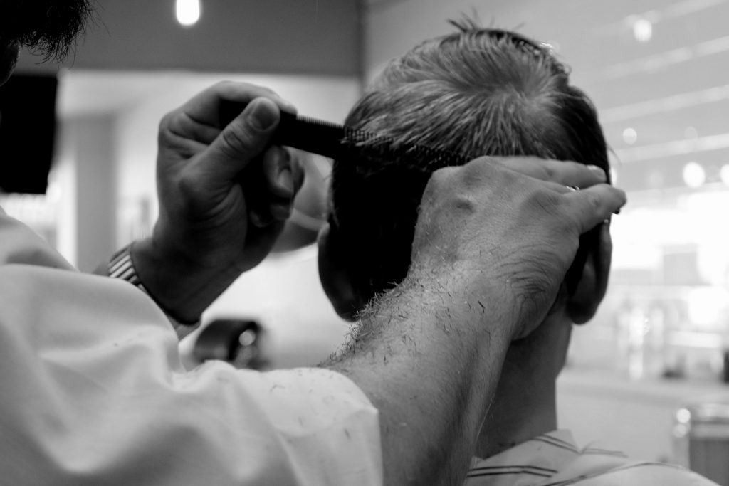 Profesjonalny fryzjer męski